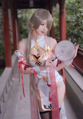 小受夹腿憋尿时被攻按小腹